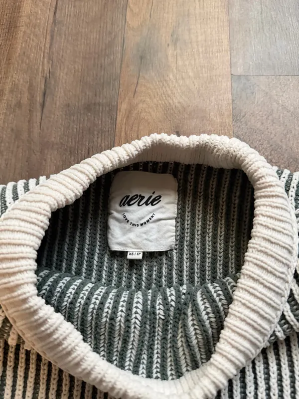aerie sweater - Image 3