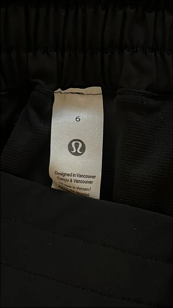 Lululemon Hotty Hot Short 2.5” Lined NWT size 2 - Image 6