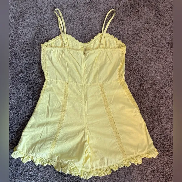 Urban Outfitters Yellow Romper Size M - Image 3