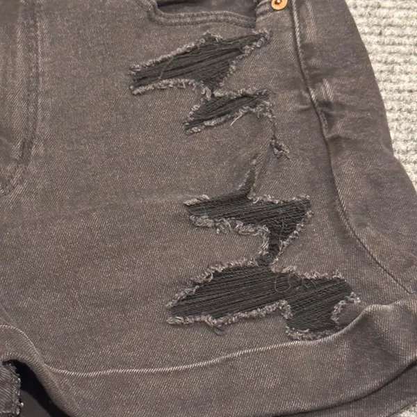 American Eagle High waisted distressed black‎ denim jean shorts Women's 8 - Image 3