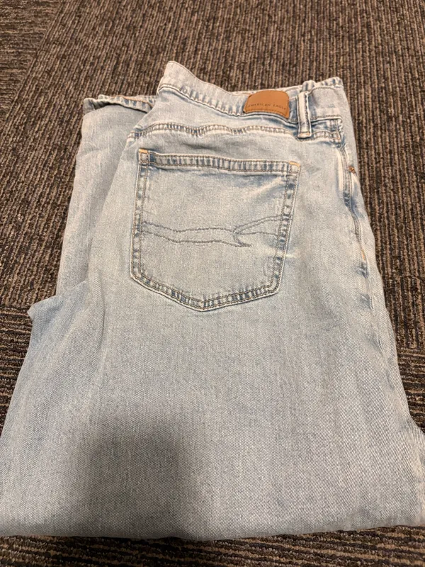 American Eagle Low-Rise Wide-Leg Jeans - Image 2