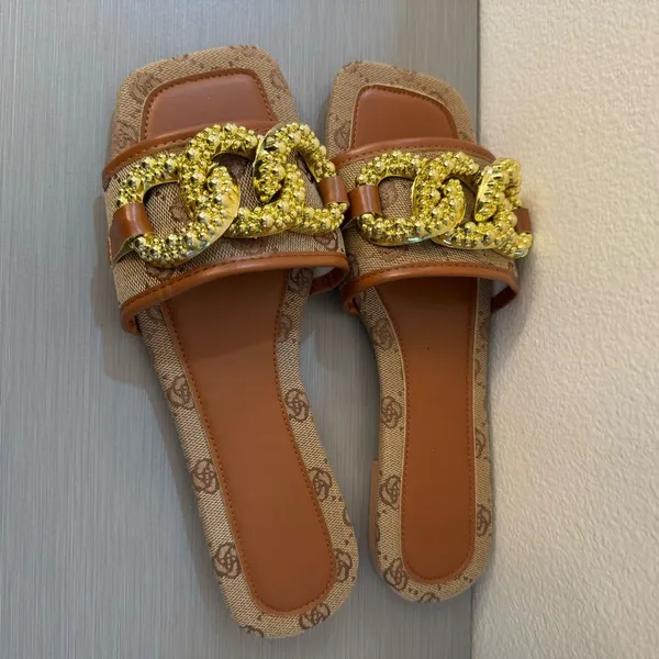 New. Elegant Women’s Flat Slide Sandals with Gold Chain Accent – Square Toe Tan Size 8 - Image 6