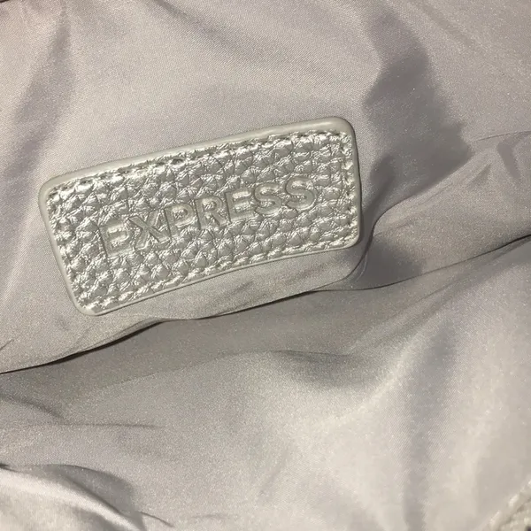 💎EXPRESS SILVER EVENING BAG💎    NWOT - Image 5