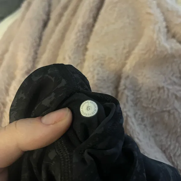 Lululemon Women's Black Patterned Leggings - Image 3