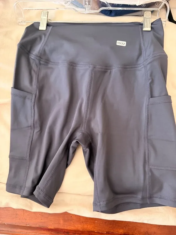 Halara M High-Rise Gray Biker Shorts With Side Pockets - M - Image 2