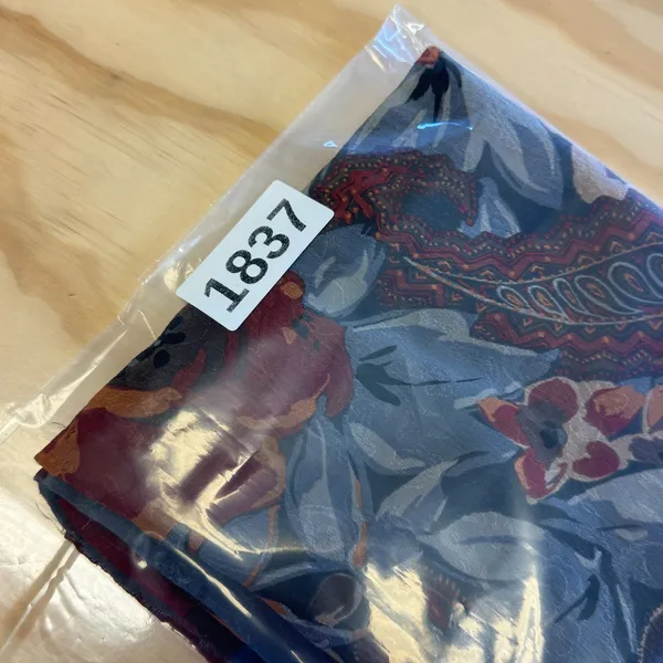 Vintage 70s Oscar de la Renta Floral Paisley Square Scarf Red Grey Silk 29x29 - Image 6