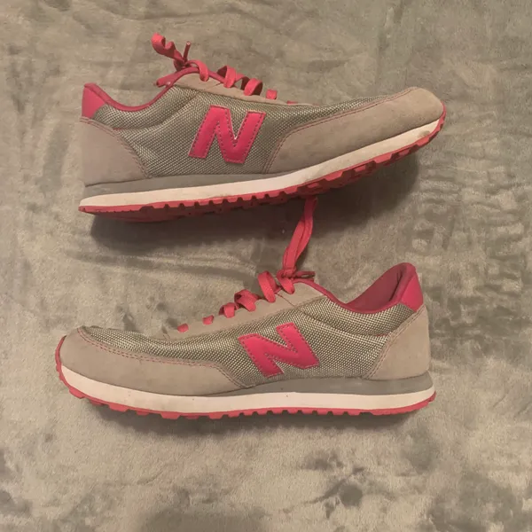 New Balance Grey & Pink Retro Mesh Suede Sneakers - Image 2