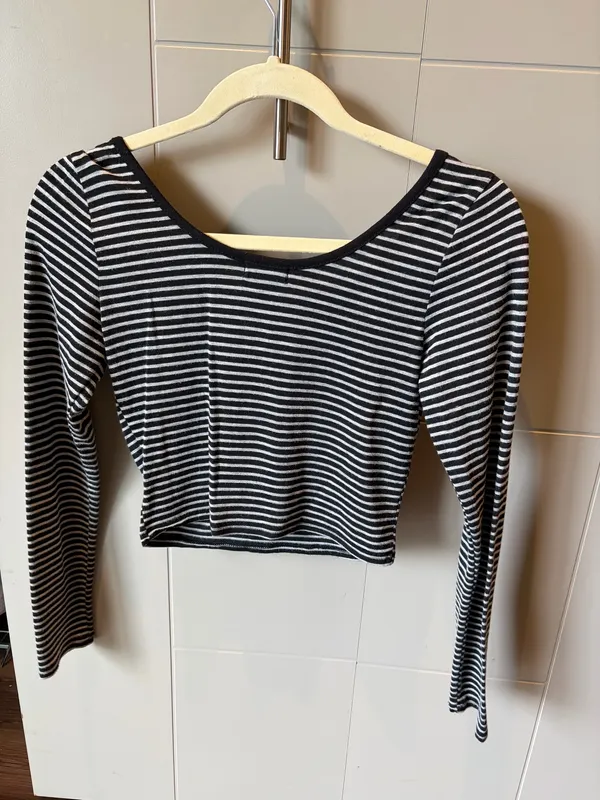Wet Seal Crop Top Long Sleeve - Image 3