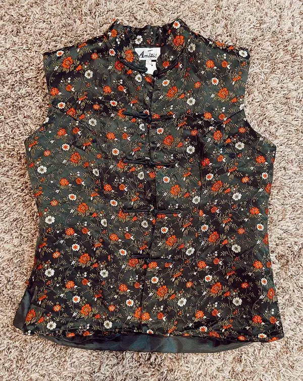 Black and red floral patterned Asian tank vest Size L - Image 3