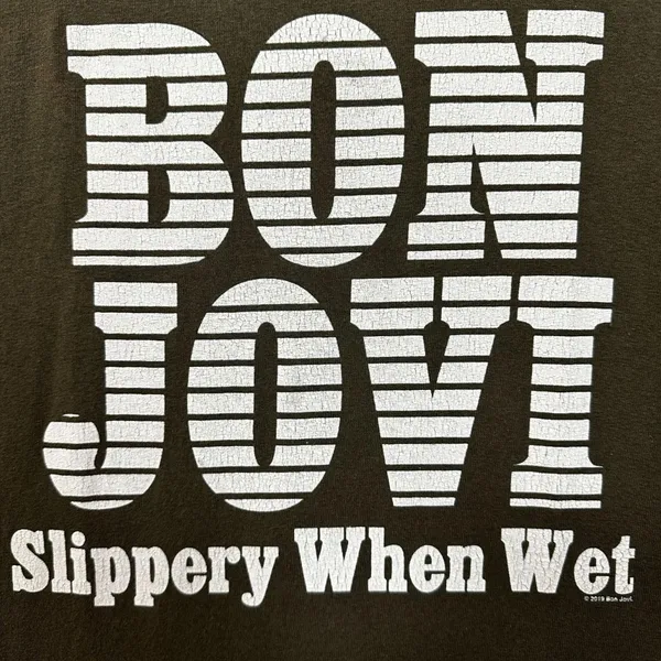 Bon Jovi Slippery When Wet World Tour Tshirt size Medium - Image 2
