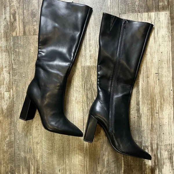 Wild Pair Black Boots Size 9 - Image 4