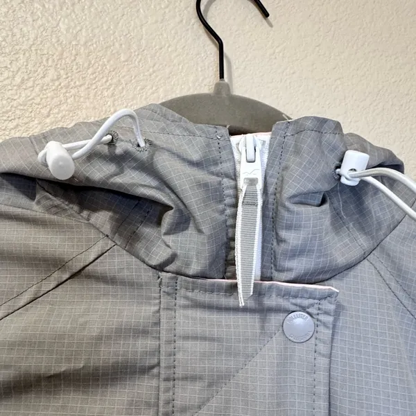 Hollister All Weather Hooded Windbreaker Jacket Size M Gray Pink - Image 6