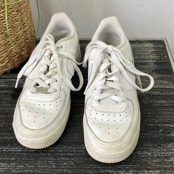 Nike White Air Force 1 LE Athletic Sporty Sneaker Shoes 6.5 - Image 3