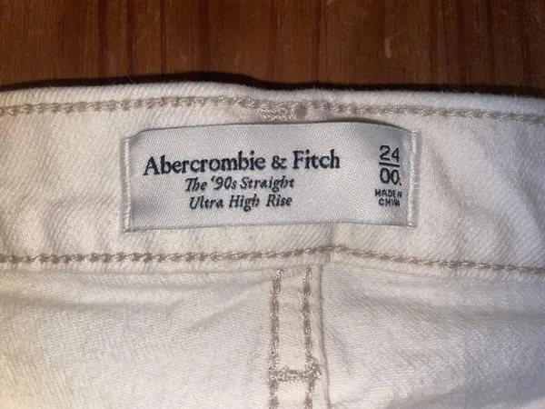 Abercrombie 90s Ultra High Rise Jeans - Image 3