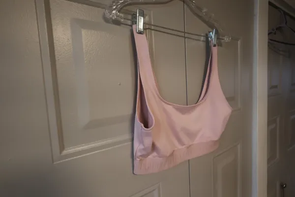 PINK Victoria's Secret Ultimate sports bra pink on bottom band in pink size large. - Image 3