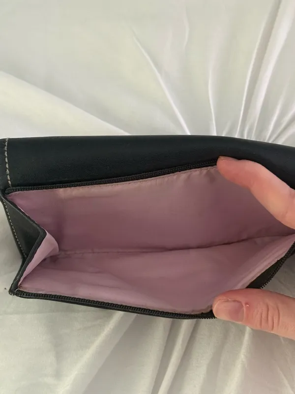 Y2K Coach Chelsea Black Leather Trifold Wallet - Image 4