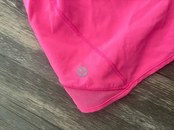 Lulu Shorts Pink Size 6 - Image 2