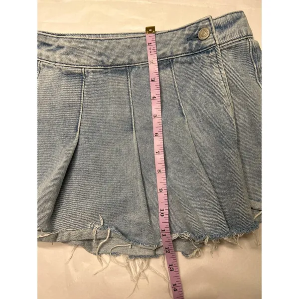 Mid Rise Pleated Denim Mini Skirt. Size 24. - Image 6