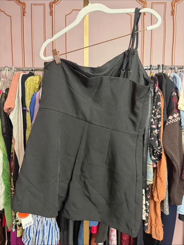 CIDER Black One Shoulder Strappy Romper Asymmetrical Tailored Shorts. Size L - Image 3