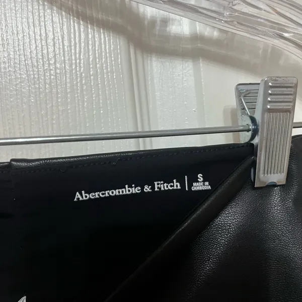 Abercrombie & Fitch High‎ Rise Black Faux Leather Bike Shorts sz Small - Image 5