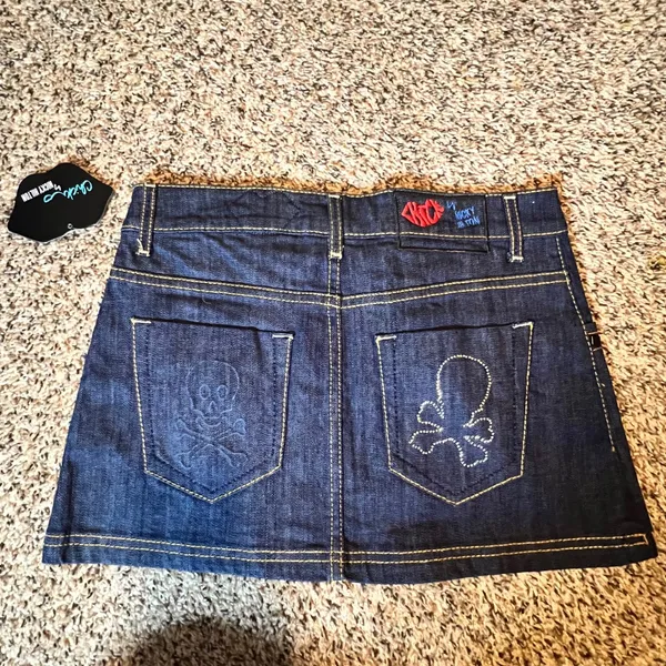 Chick by Nicky Hilton Denim Mini Skirt Dark Wash Skull‎ Embroidery Size 26 NWT - Image 7