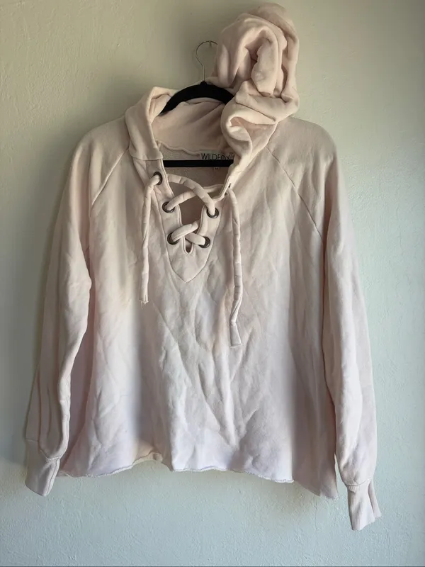 Wildfox Hutton Sweatshirt Hoodie in Seahell Pink size medium relaxed cozy - Image 3