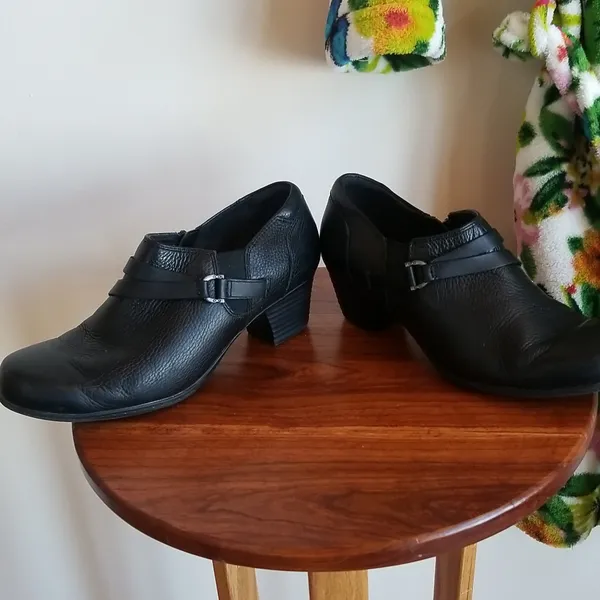 CLARK heel size 7.5 women’s black low shooties academia - Image 8