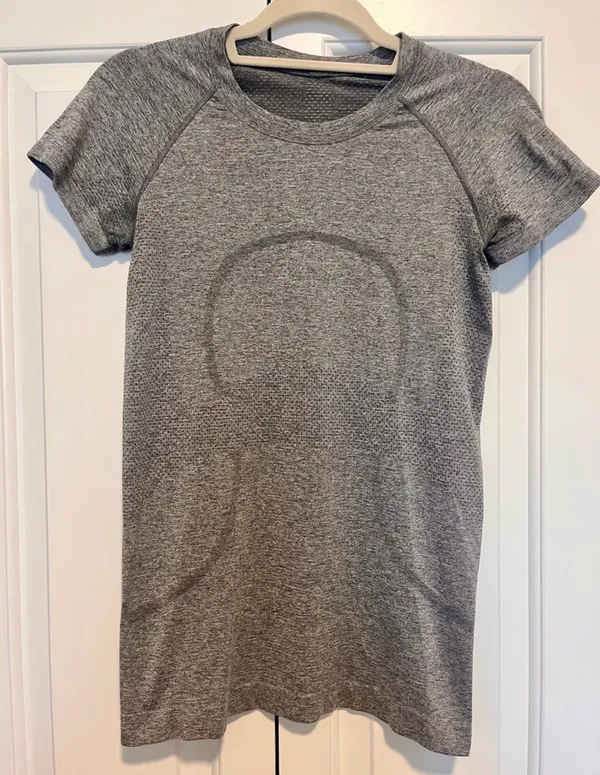 Lululemon Grey Swiftly Short Sleeve - Image 2