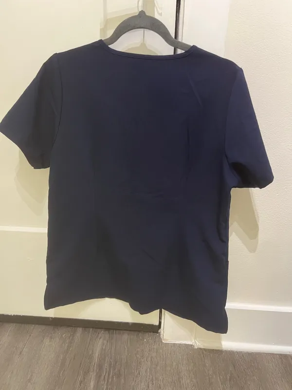 Mandala Scrubs NWOT Curved V-Neck Scrub Top (Navy Blue) - Image 4