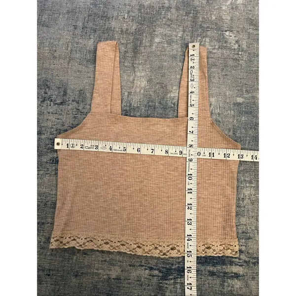 American Eagle Heathered Pink Square Neck Lace Hem Crop Top XS - Image 5