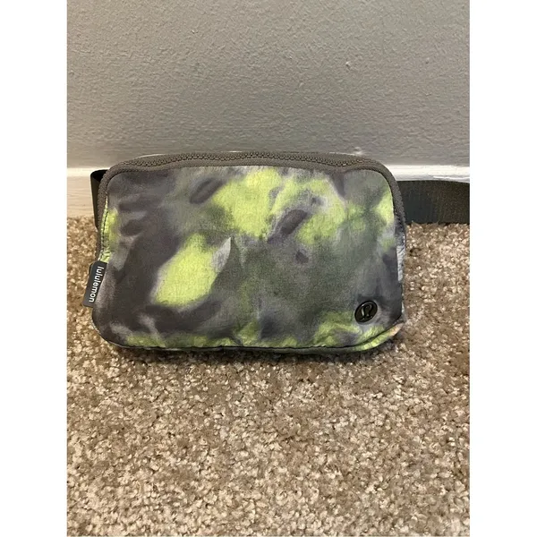 Lululemon everywhere belt bag hyper dye - Image 3