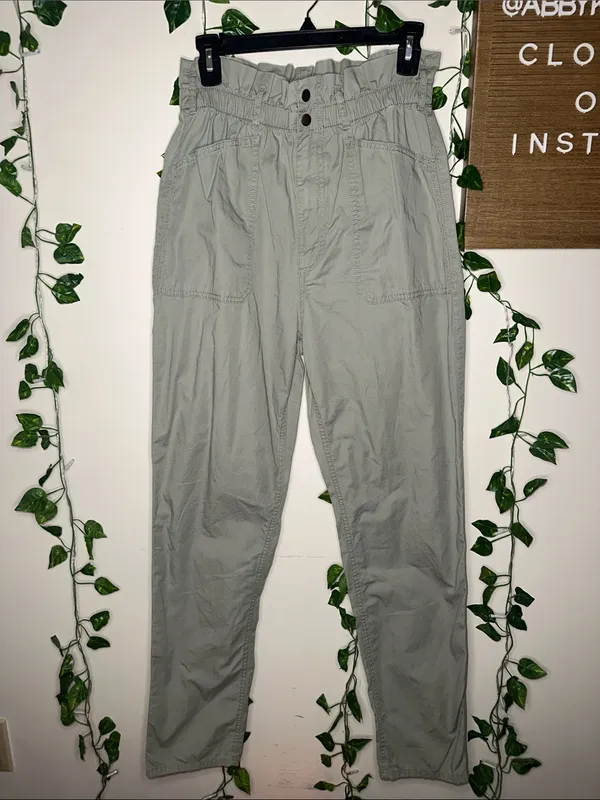 Abercrombie & Fitch High Rise Straight Leg Khahki Cargo Style Pants Green - Image 2