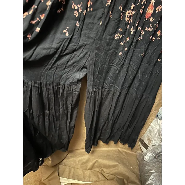 NWT Urban Outfitters Pink Floral V Neck Jumpsuit Black Size Large Wide Leg - Image 6
