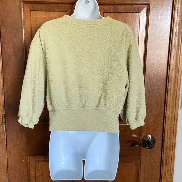 Lululemon Textured Crewneck Pullover Color is a Dew Green Size 4‎ - Image 5