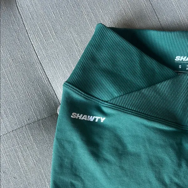 SWT Shawty V-SCRUNCH SEAMLESS SHORTS Size Small - Image 5