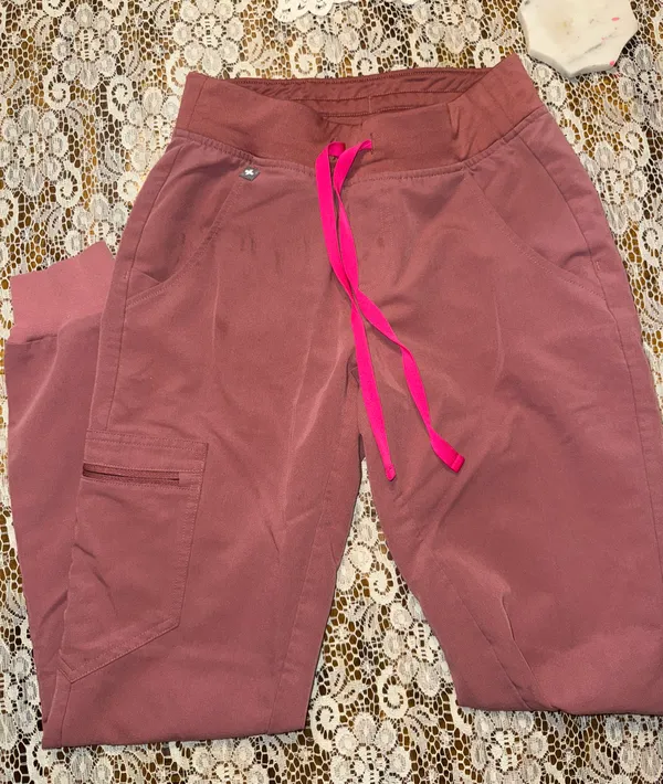 Figs Scrub Set - Image 4
