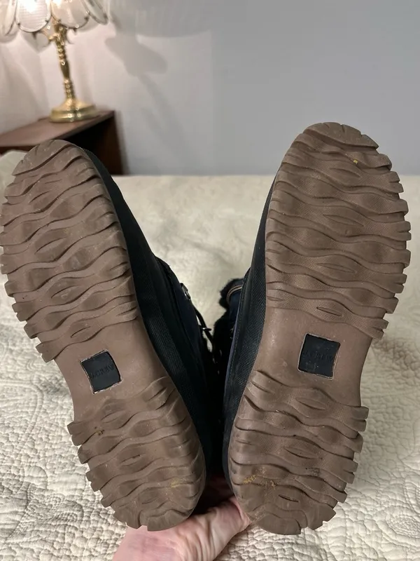 J. Crew Navy and Black Winter Rain Boots with Brown Outsole - Image 4