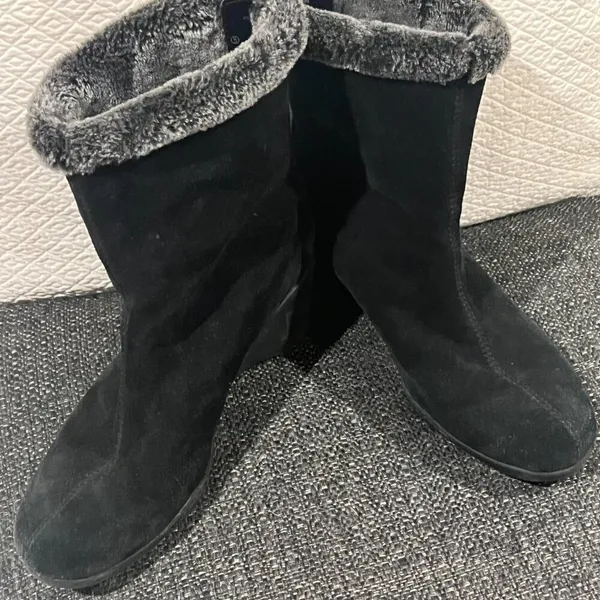 Aerosoles Women's Attorney Black Suede Mid Calf Boots Zipper Fur Lined Size 8 - Image 5