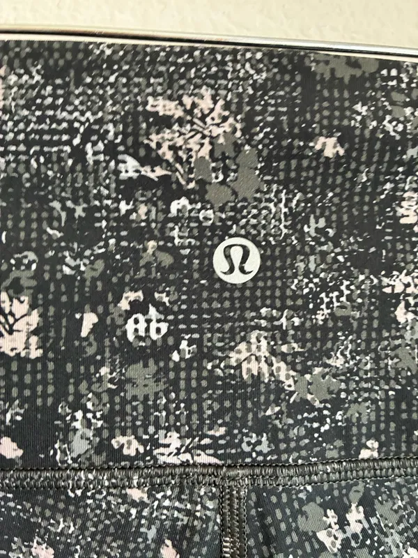 Lululemon Wunder Under Leggings size 10 - Image 3