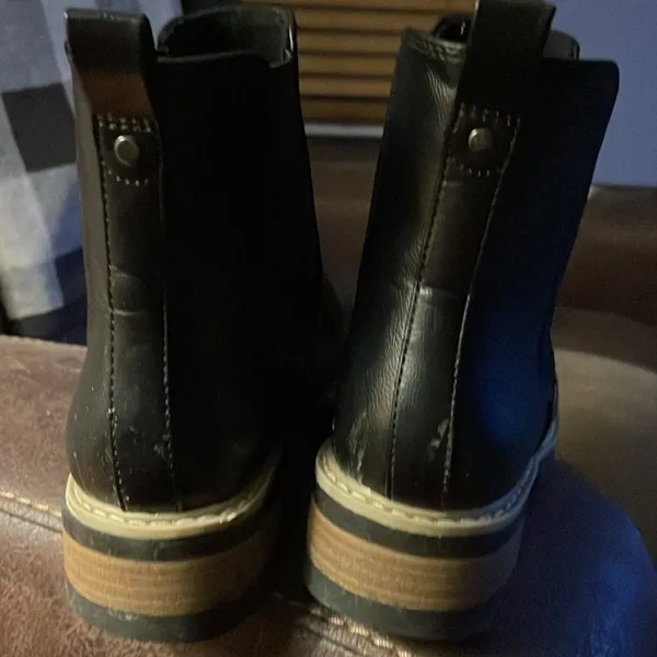 Universal Thread black boots with wood heels and rubber soles - Image 9