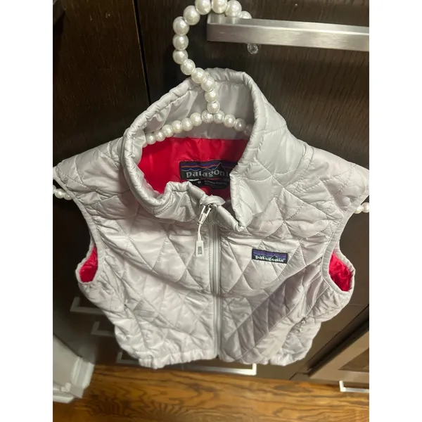 Patagonia Women's Nano Puff Vest in a pale grey‎ women's small - Image 2