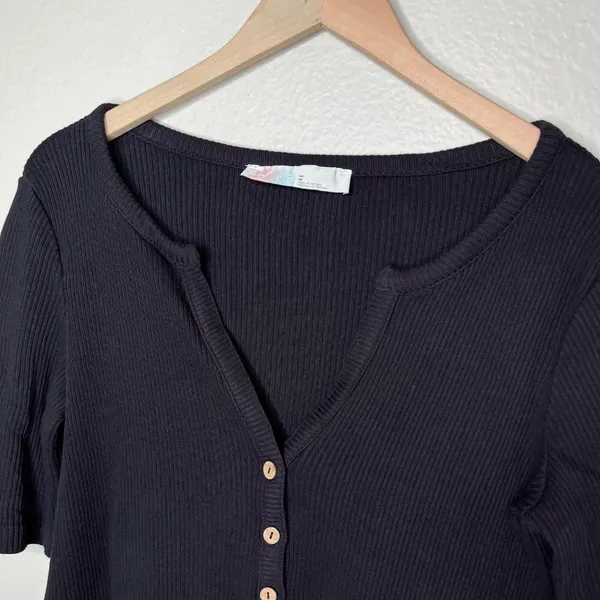 Free People Beach Ribbed Black Over Sized Henley Top Size Med coastal - Image 2