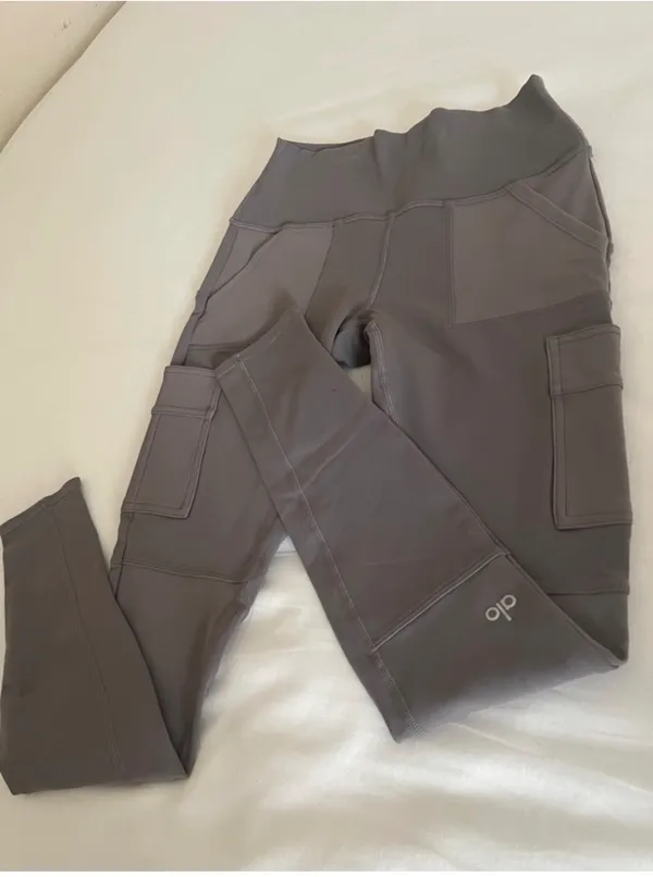 NEW Alo Yoga Moto Cargo Leggings - Dust Lavender/Slate Grey - Sz S (NWOT) - Image 3