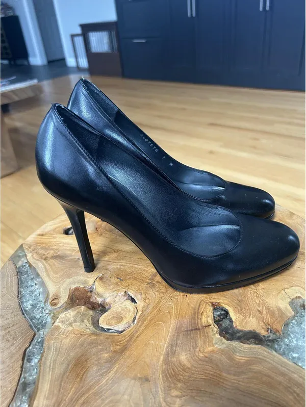 Stuart Weitzman Black Leather High Heel Pumps Sz7 - Image 2