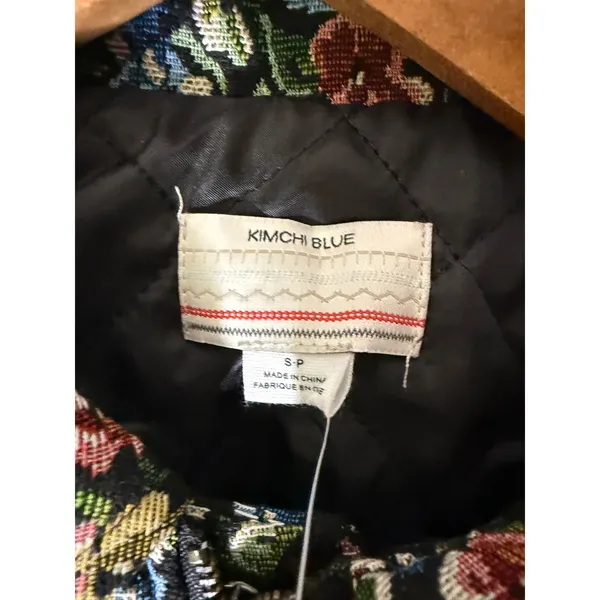 NWT Kimchi Blue Jacket Womens Small Black Floral Tapestry Cropped Quilted Zip Up - Image 3