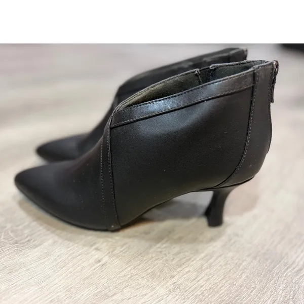 Clarks Kataleyna Sol Women's 8.5 M Black Leather Pointed Toe Ankle Boots - Image 5