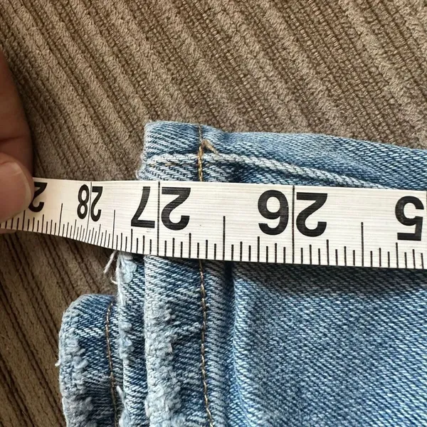 Good American distressed straight leg jeans 2/26 - Image 9