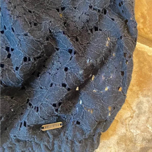 Hollister Top Size L - Image 3