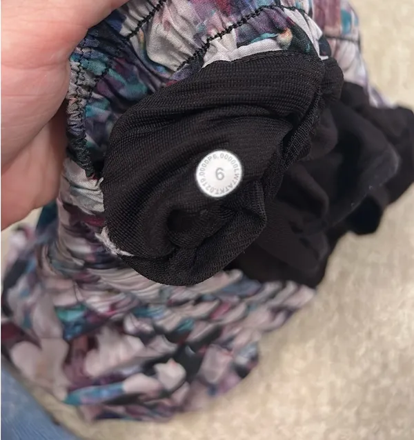 Floral Lululemon Shorts Hotty Hot - Image 5