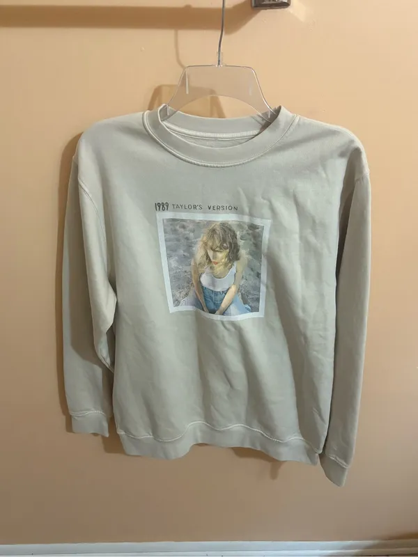 Taylor Swift 1989 Taylor’s Version Beige Polaroid Crewneck - Image 3